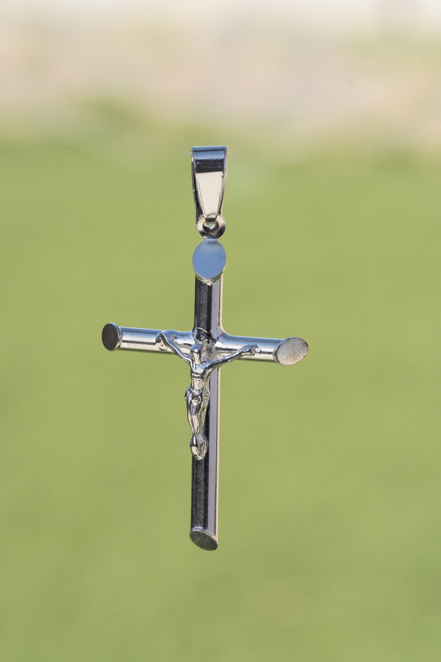 Charm Medium Cross